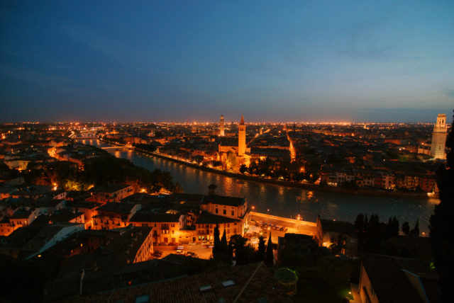 Verona di sera dall'alto